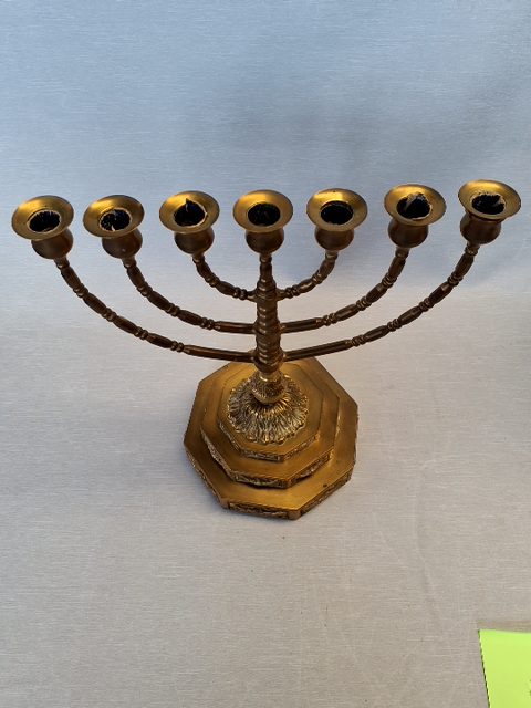 Menorah kandelaber